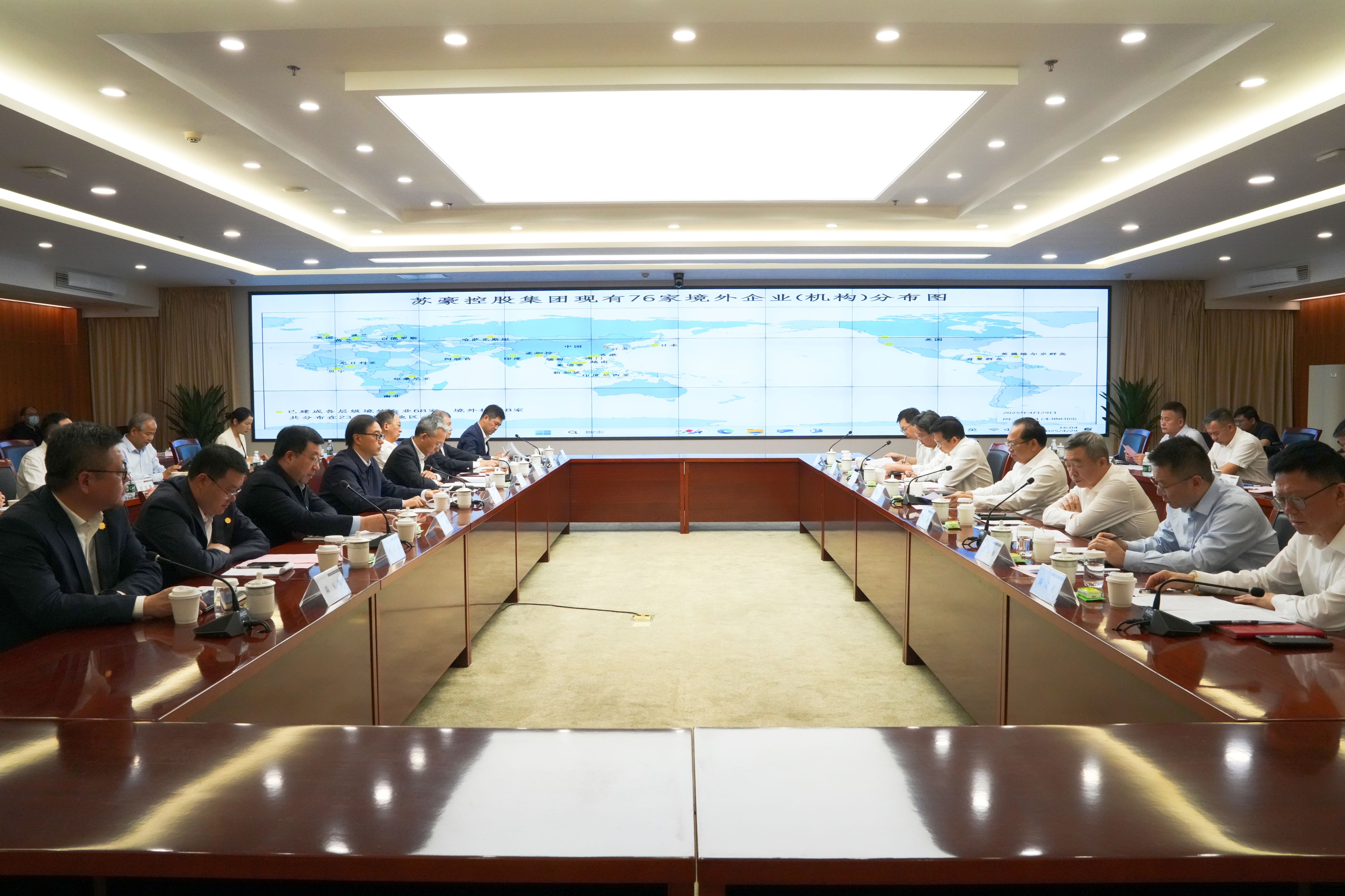 广西自治区党委常委、南宁市委书记农生文，南宁市委副书记、市长侯刚一行调研亿兆体育控股集团